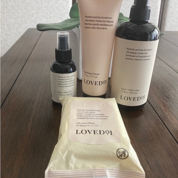 Loved01 4 Pcs Oil & Lotion Set - Picture 2 of 14